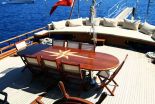 Crewed Yachts Charter